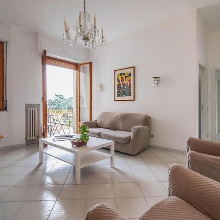 דירות Comfy Flat Steps Away From Siena Station! מראה חיצוני תמונה