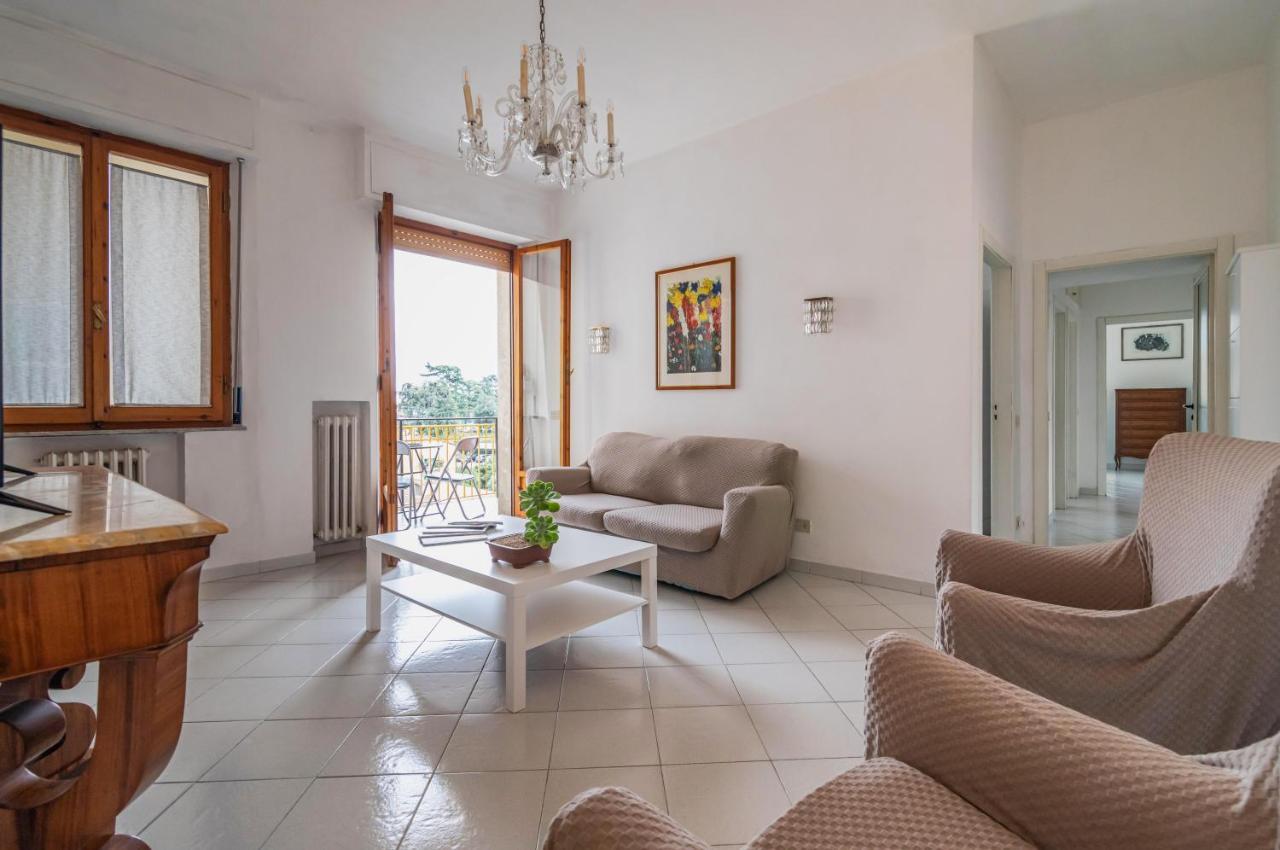 דירות Comfy Flat Steps Away From Siena Station! מראה חיצוני תמונה