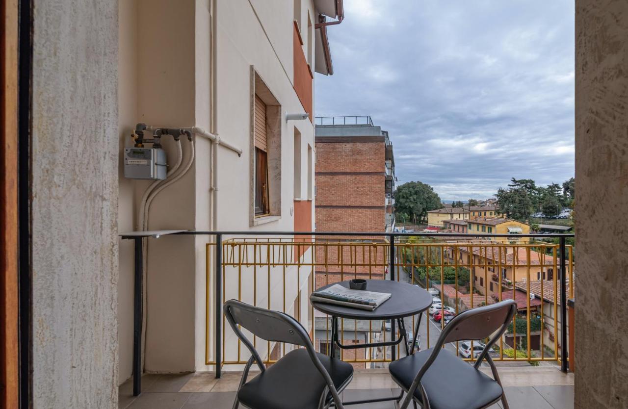 דירות Comfy Flat Steps Away From Siena Station! מראה חיצוני תמונה